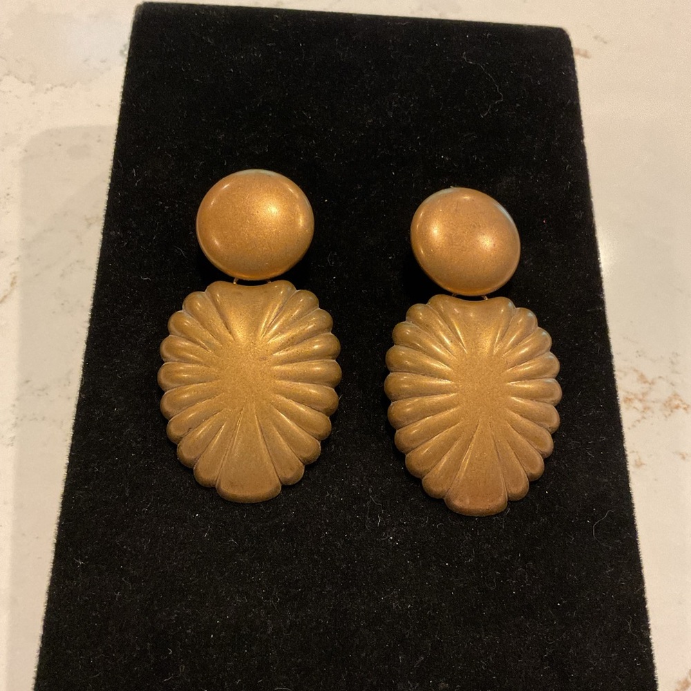 Vintage Brassy/Gold Metal Statement Clip On Earrings